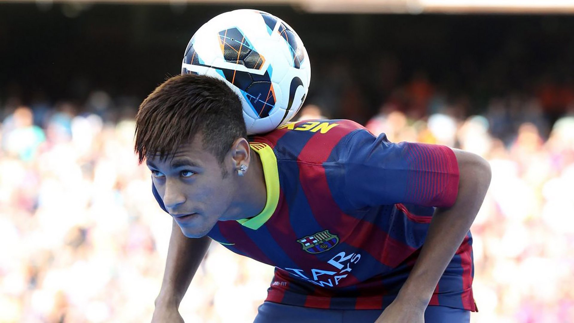 开云入口-列队致敬显风度，绿茵场上见真情—姆巴佩赛前欢迎维尼修斯，列队致敬显风度，绿茵场上见真情—姆巴佩赛前欢迎维尼修斯